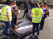  بالصور: إصابة خطيرة لمسّن اثر تعرضه لحادث دهس في مدينة اللد 